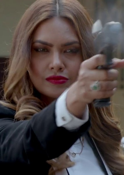 Esha Gupta photo