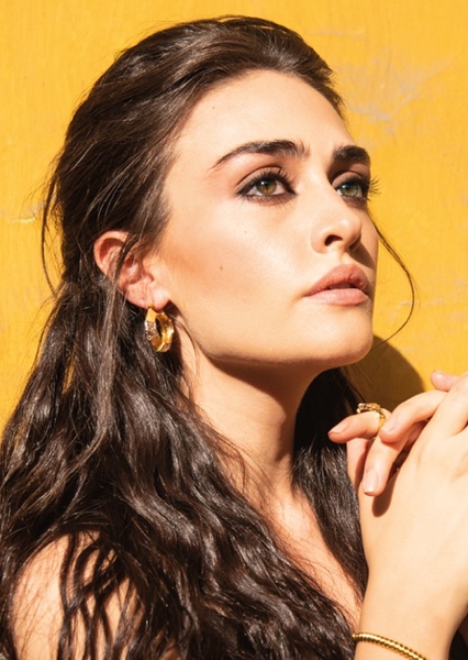 Esra Bilgiç photo