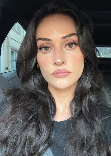 Esra Bilgiç photo
