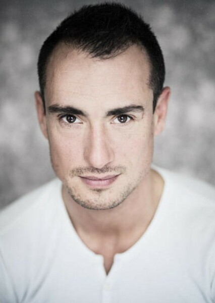 Esteban Challis photo