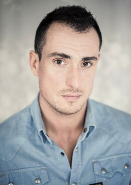 Esteban Challis photo