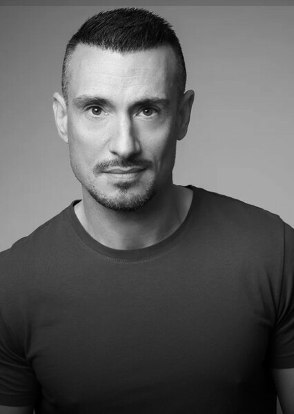 Esteban Challis photo