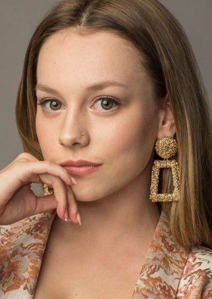 Ester Expósito photo