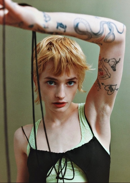 Esther McGregor photo