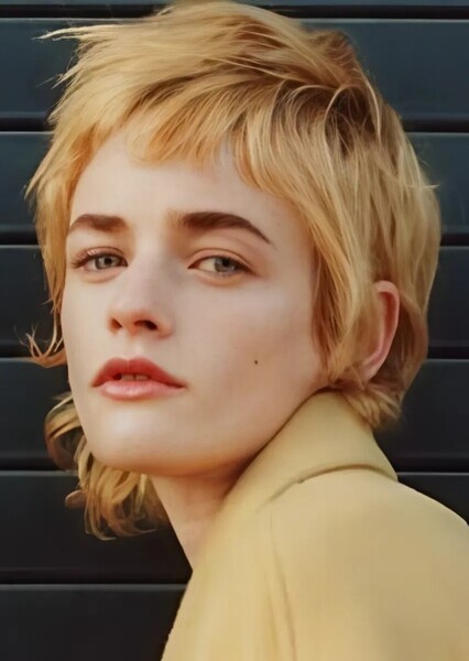 Esther-Rose McGregor photo