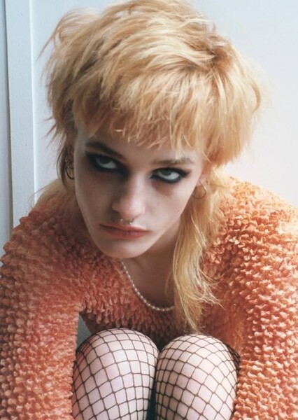 Esther-Rose McGregor photo