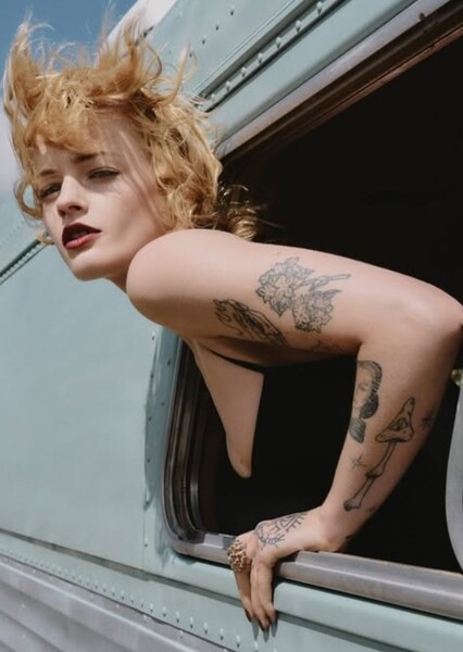 Esther-Rose McGregor photo