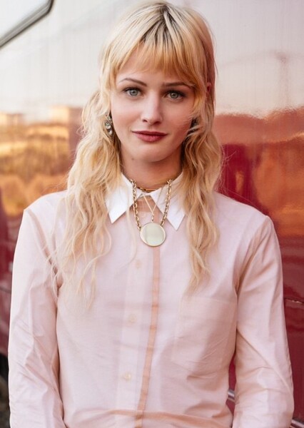 Esther-Rose McGregor photo