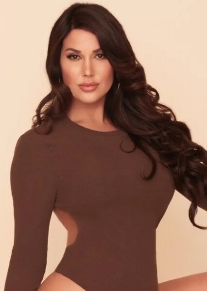 Estrella Nouri photo