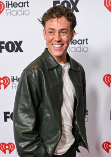 Ethan Cutkosky photo