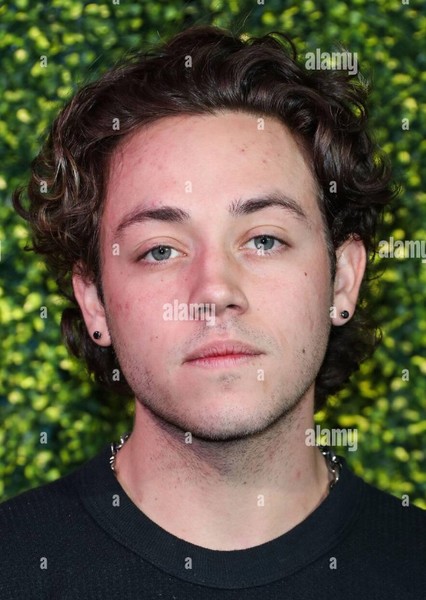Ethan Cutkosky photo