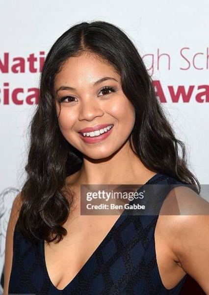 Eva Noblezada photo