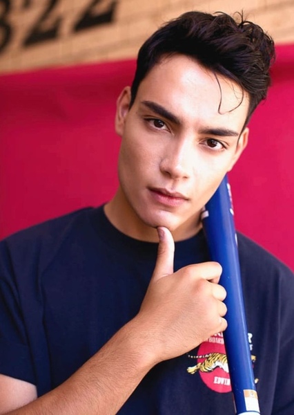 Evan Evagora photo