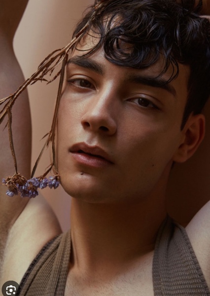 Evan Evagora photo