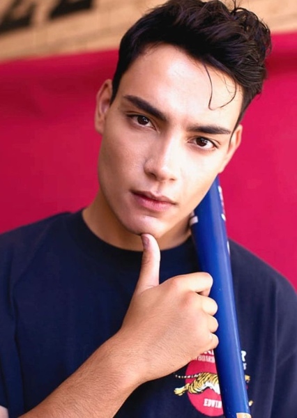 Evan Evagora photo