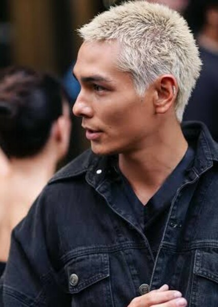 Evan Mock photo