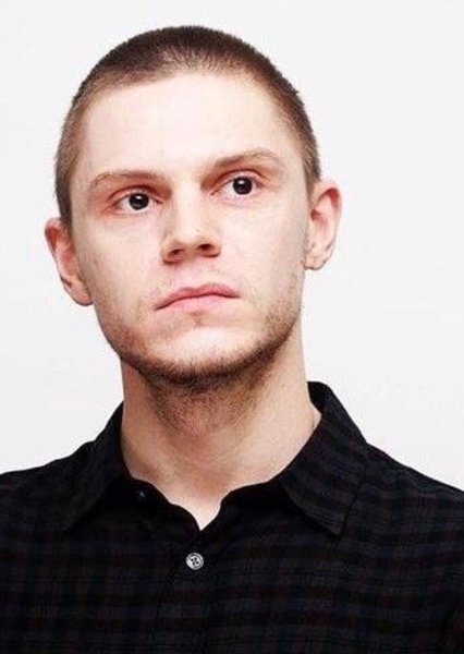 Evan Peters