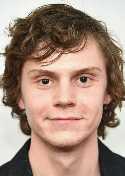 Evan Peters photo