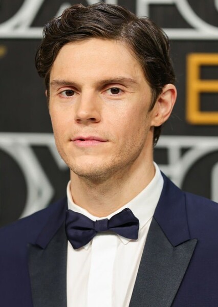 Evan Peters photo