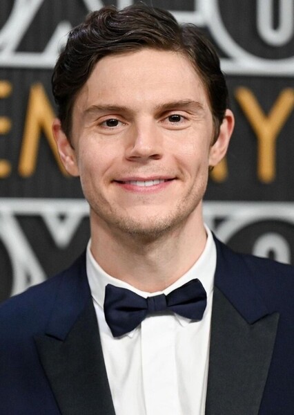 Evan Peters photo