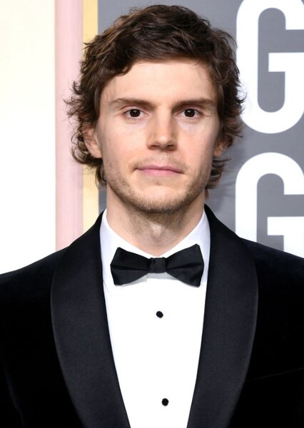 Evan Peters photo