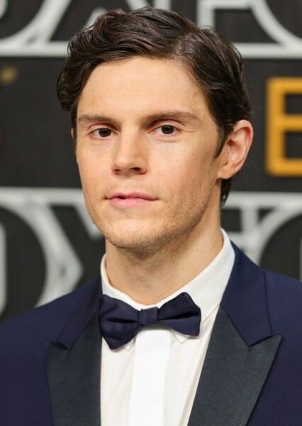 Evan Peters photo