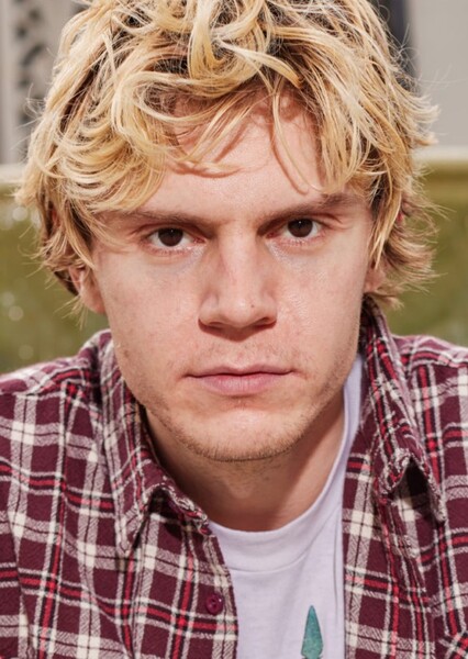 Evan Peters photo