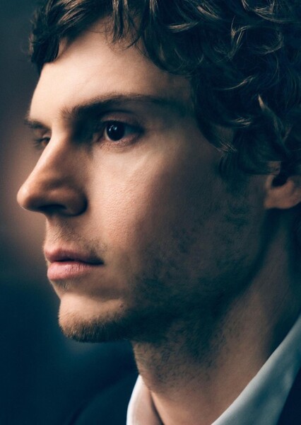 Evan Peters photo