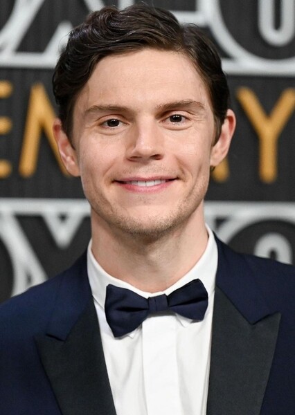 Evan Peters photo