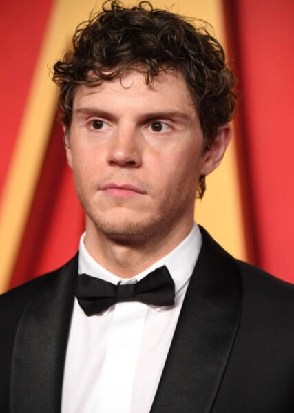 Evan Peters photo