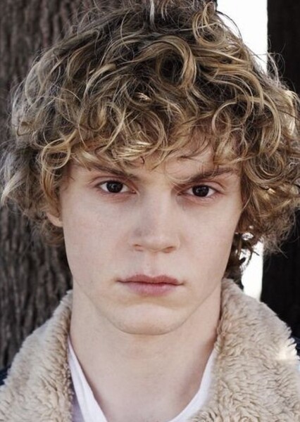 Evan Peters