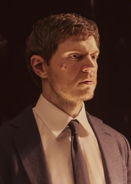 Evan Peters