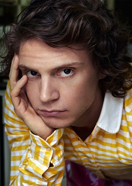 Evan Peters photo
