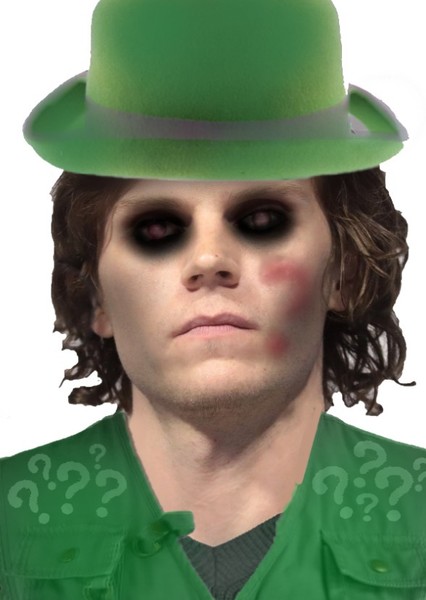 Evan Peters photo