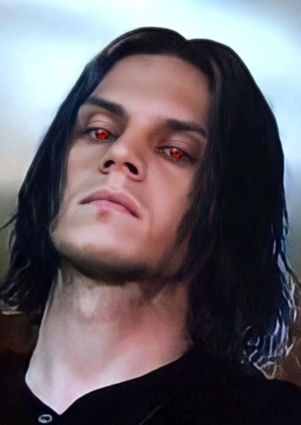Evan Peters photo