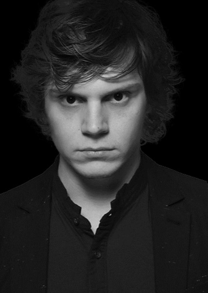 Evan Peters photo
