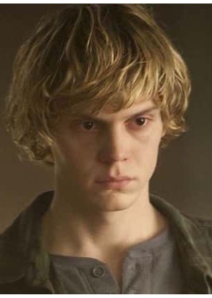 Evan Peters photo