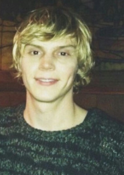 Evan Peters photo