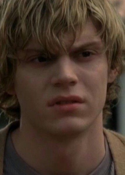 Evan Peters photo
