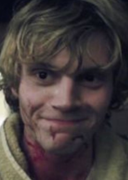 Evan Peters photo