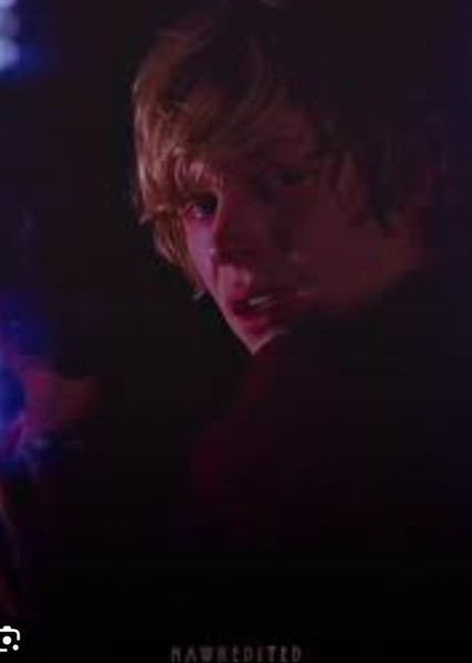 Evan Peters photo