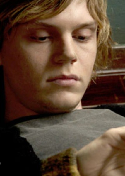 Evan Peters photo