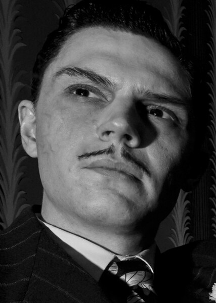 Evan Peters photo