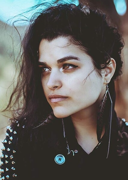 Eve Harlow photo