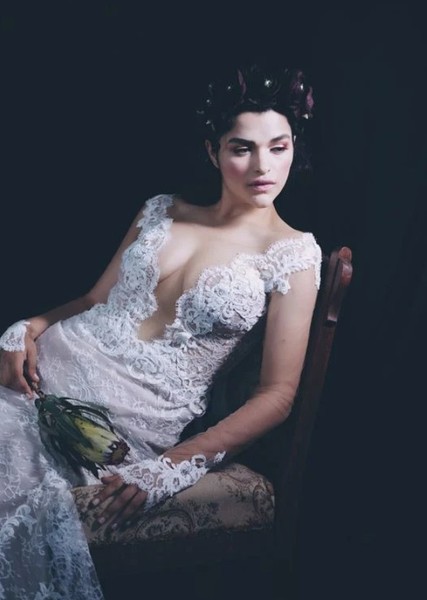 Eve Harlow photo