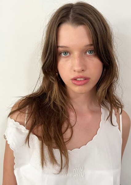 Ever Anderson photo