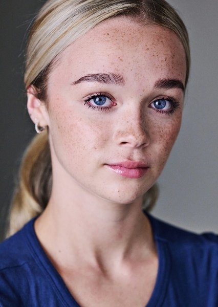 Evie Allen photo