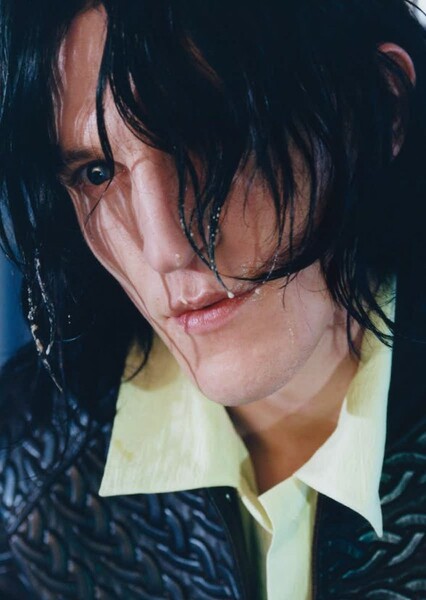Ewan Mitchell photo