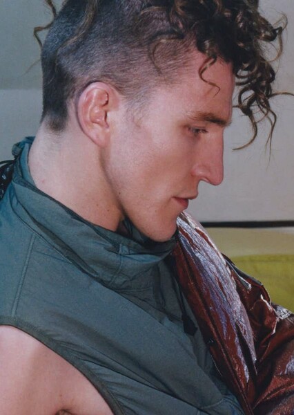 Ewan Mitchell photo