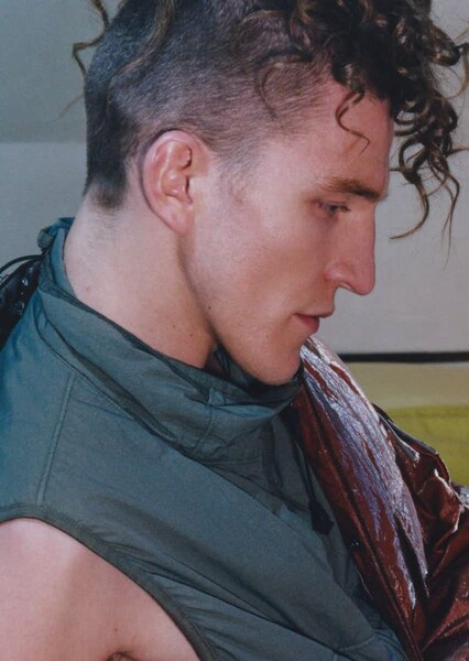 Ewan Mitchell photo